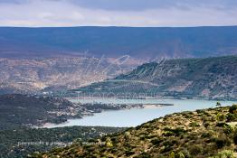 Image du Maroc Professionnelle de  Le Barrage Allal Al Fassi est situé dans la Province de Sefrou sur Oued Sebou avec un volume de stockage de 63.7 Mm3, il contrôle un bassin versant de 5.400 km2. Ce Barrage a été mis en service en 1990. But de l'ouvrage  production d'électricité, irrigation et protection contre les crues, Jeudi 8 septembre 2005. (Photo / Abdeljalil Bounhar) 